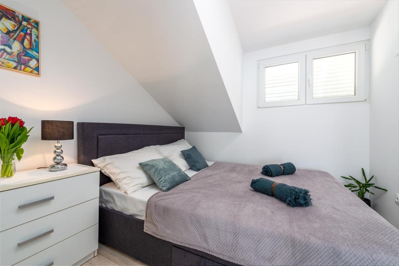 Guest House Allineeddubrovnik: Versatile Rooms with Free Parking Exterior photo
