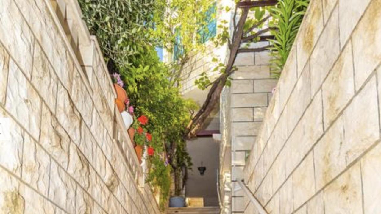 Guest House Allineeddubrovnik: Versatile Rooms with Free Parking Exterior photo