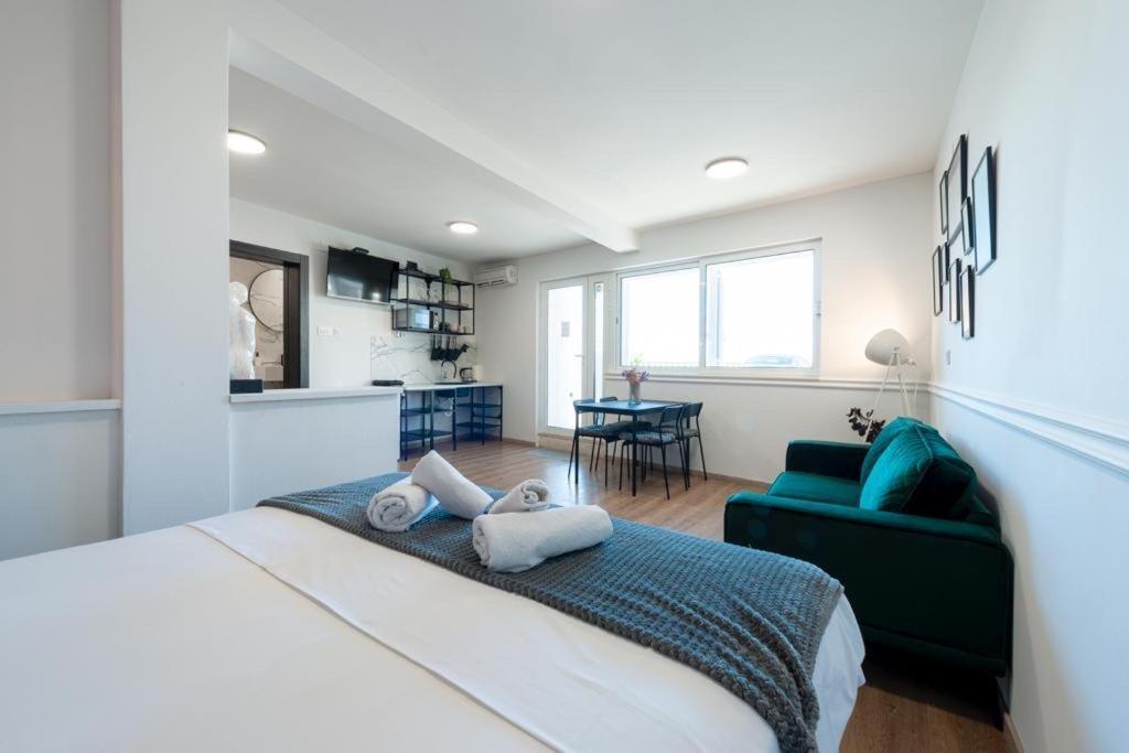Guest House Allineeddubrovnik: Versatile Rooms with Free Parking Exterior photo