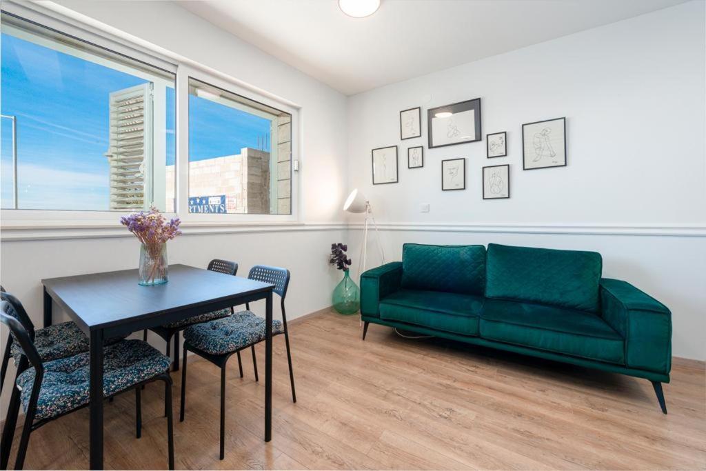 Guest House Allineeddubrovnik: Versatile Rooms with Free Parking Exterior photo